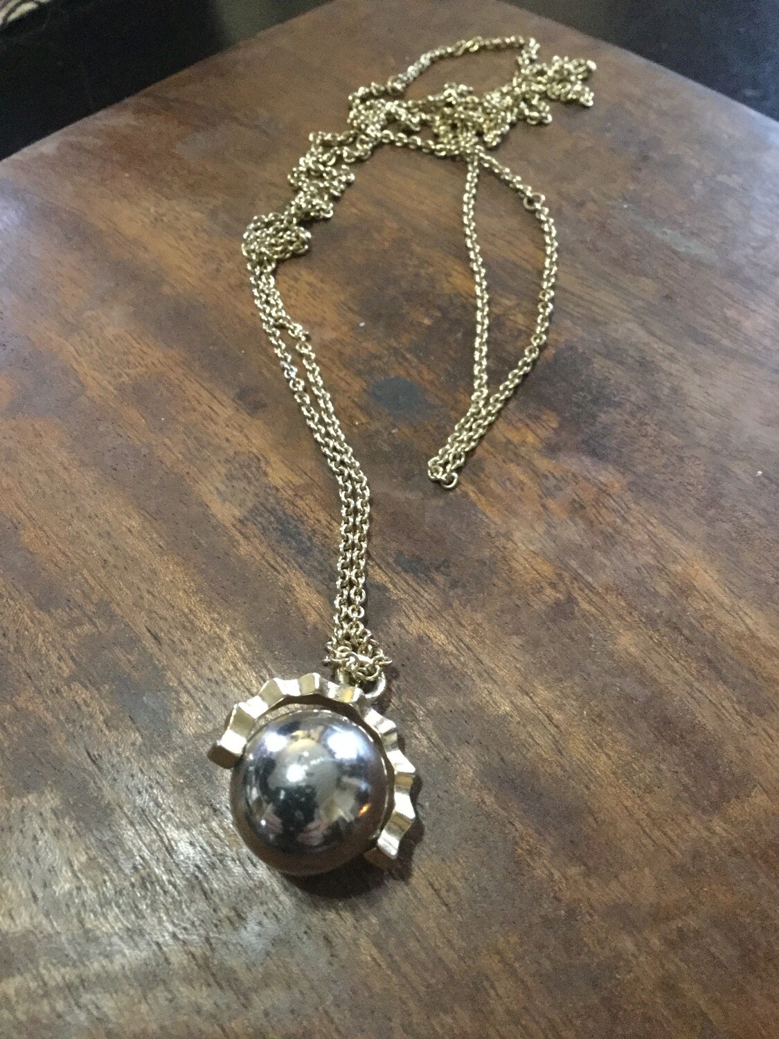 Powerful amulet to be used as pendulum to guide and direct thee in choices and decisions