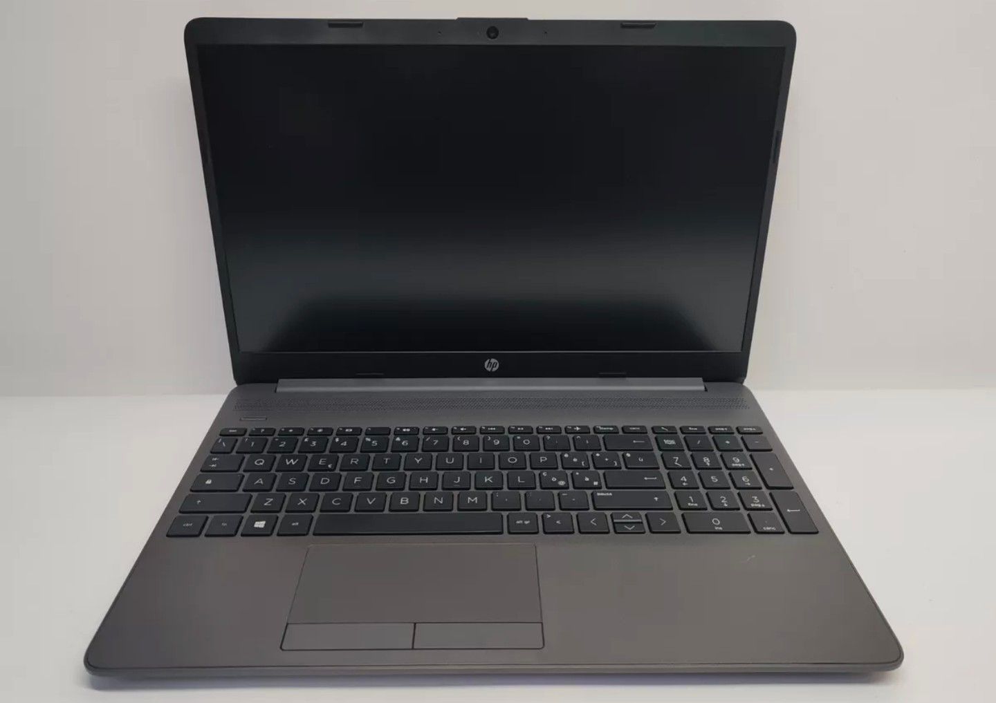 NOTEBOOK HP 255 G8 AMD ATHLON 3020E 16 GB RAM 256 GB SSD WIFI WEBCAM ( grado A )
