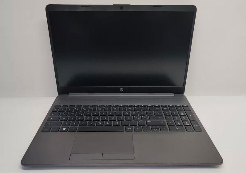 NOTEBOOK HP 255 G8 AMD ATHLON 3020E 16 GB RAM 256 GB SSD WIFI WEBCAM ( grado A )