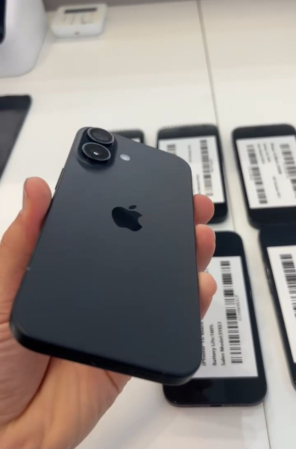 IPHONE 16 256GB AS-IS+ ( BATTERIA ORIGINALE CAPACITÀ 100% E GARANZIA ITALIA 12 MESI )