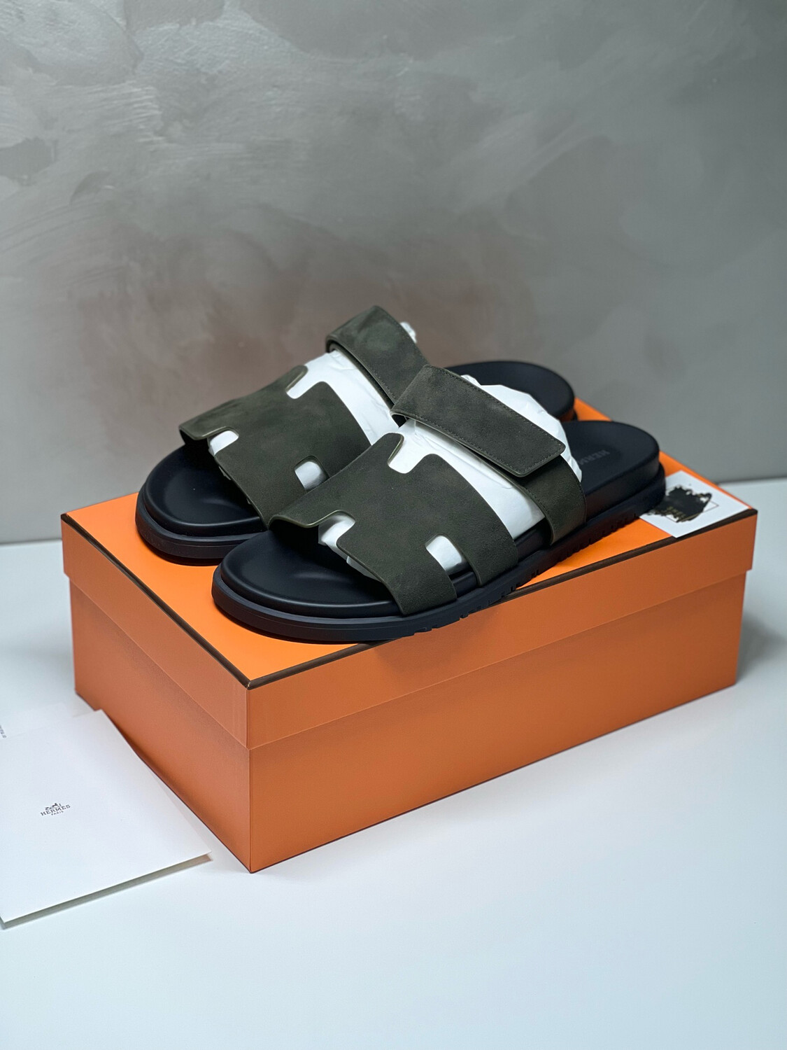 Hermès Chypre (زيتي مخمل) Sandal