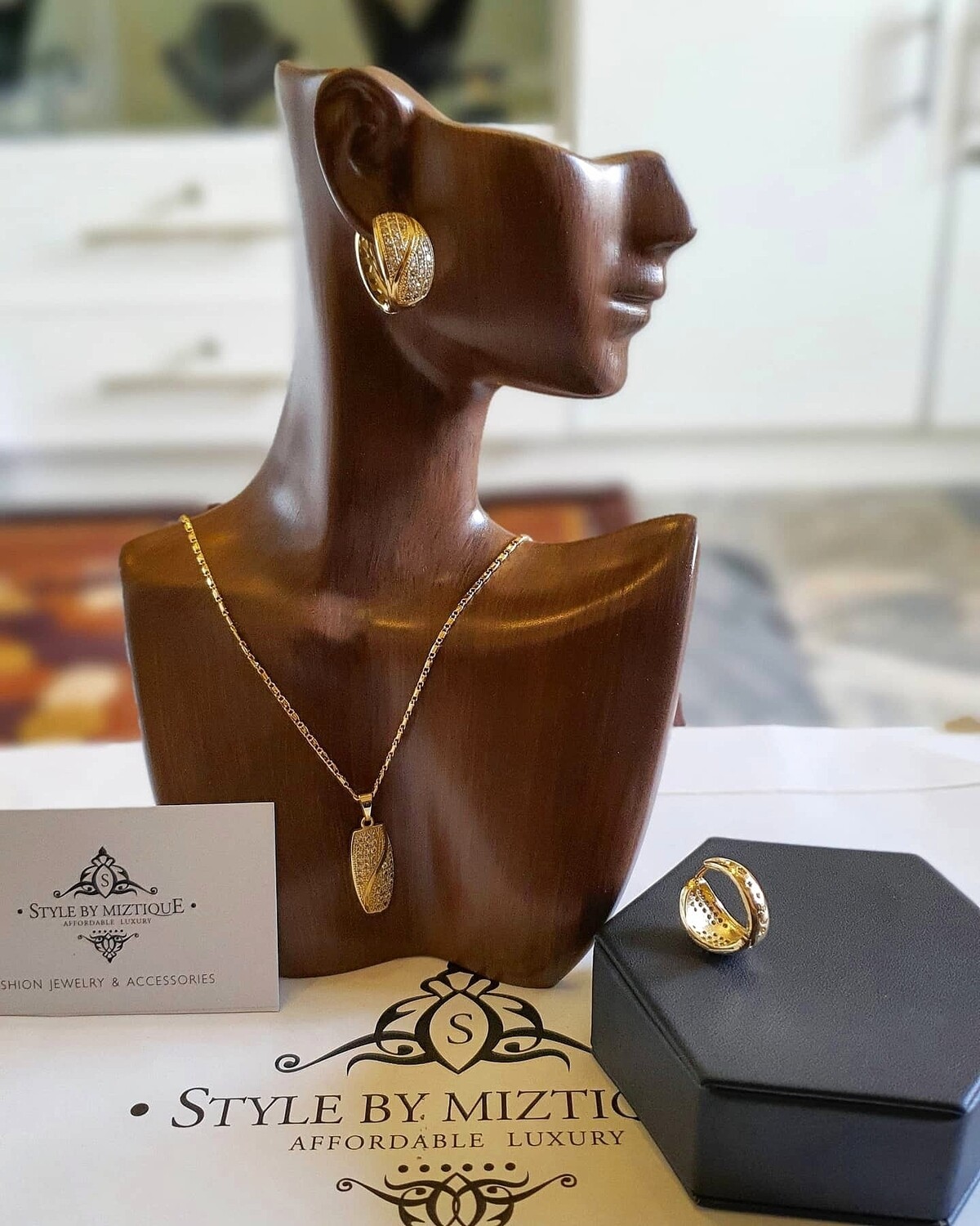 Chic Pendant Set