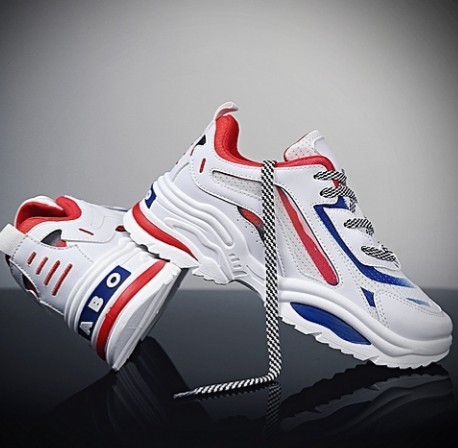 New tide men&#39;s casual shoes. New fashion for men.