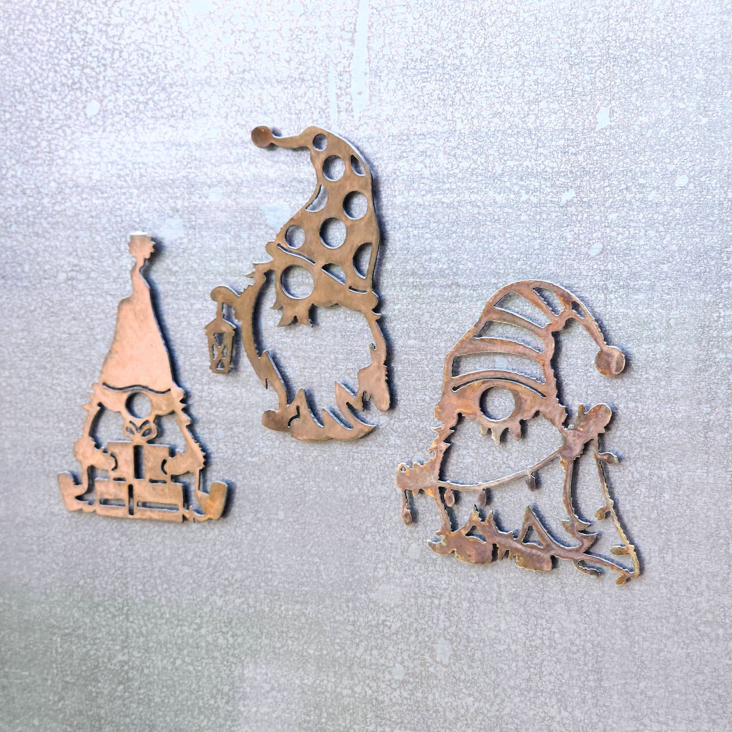 Xmas Gnome w/ Present Magnet