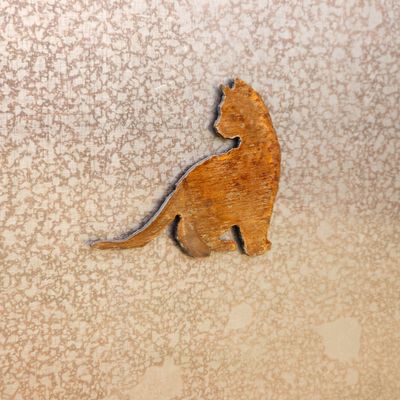 Cat Looking Behind Magnet
