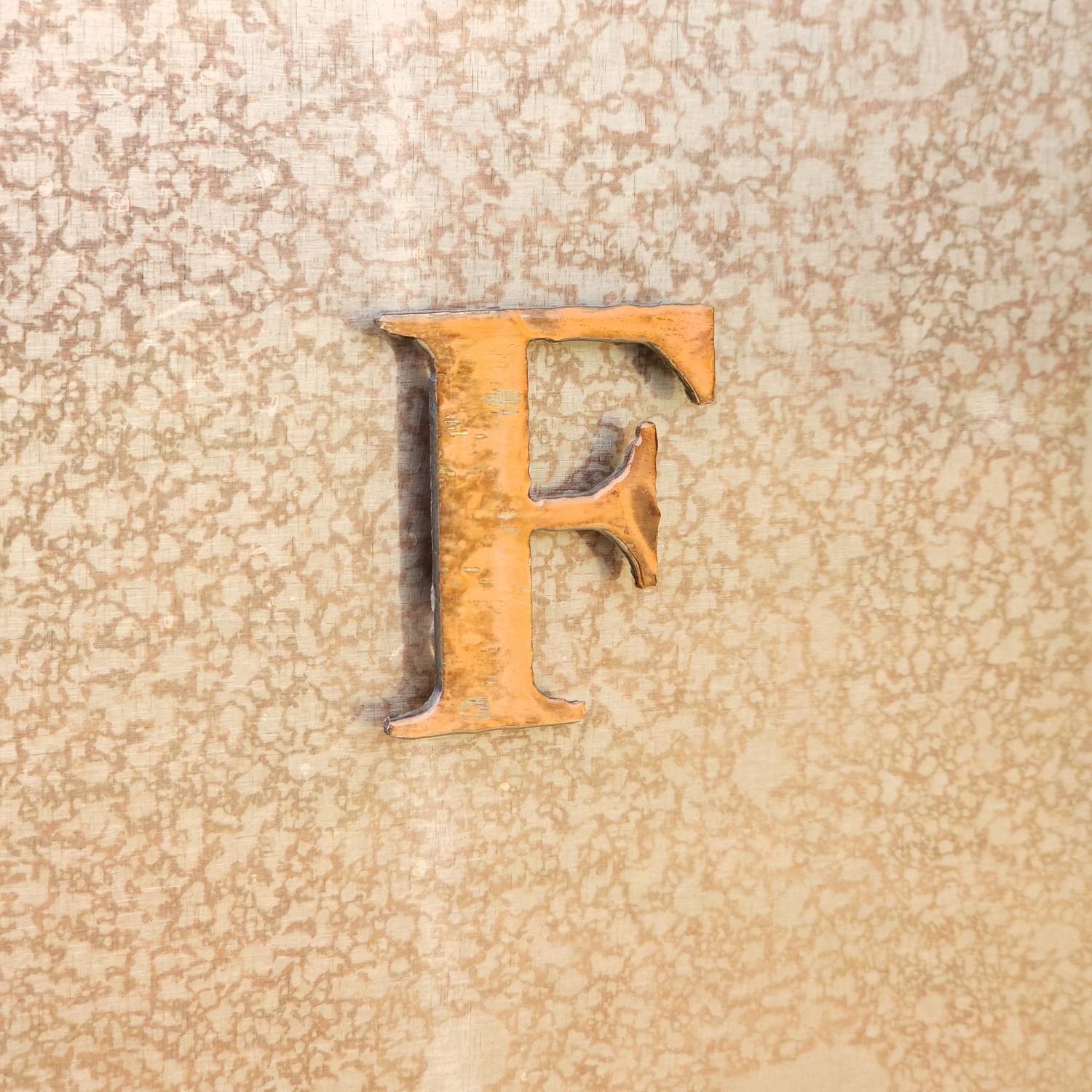 - F - Magnet