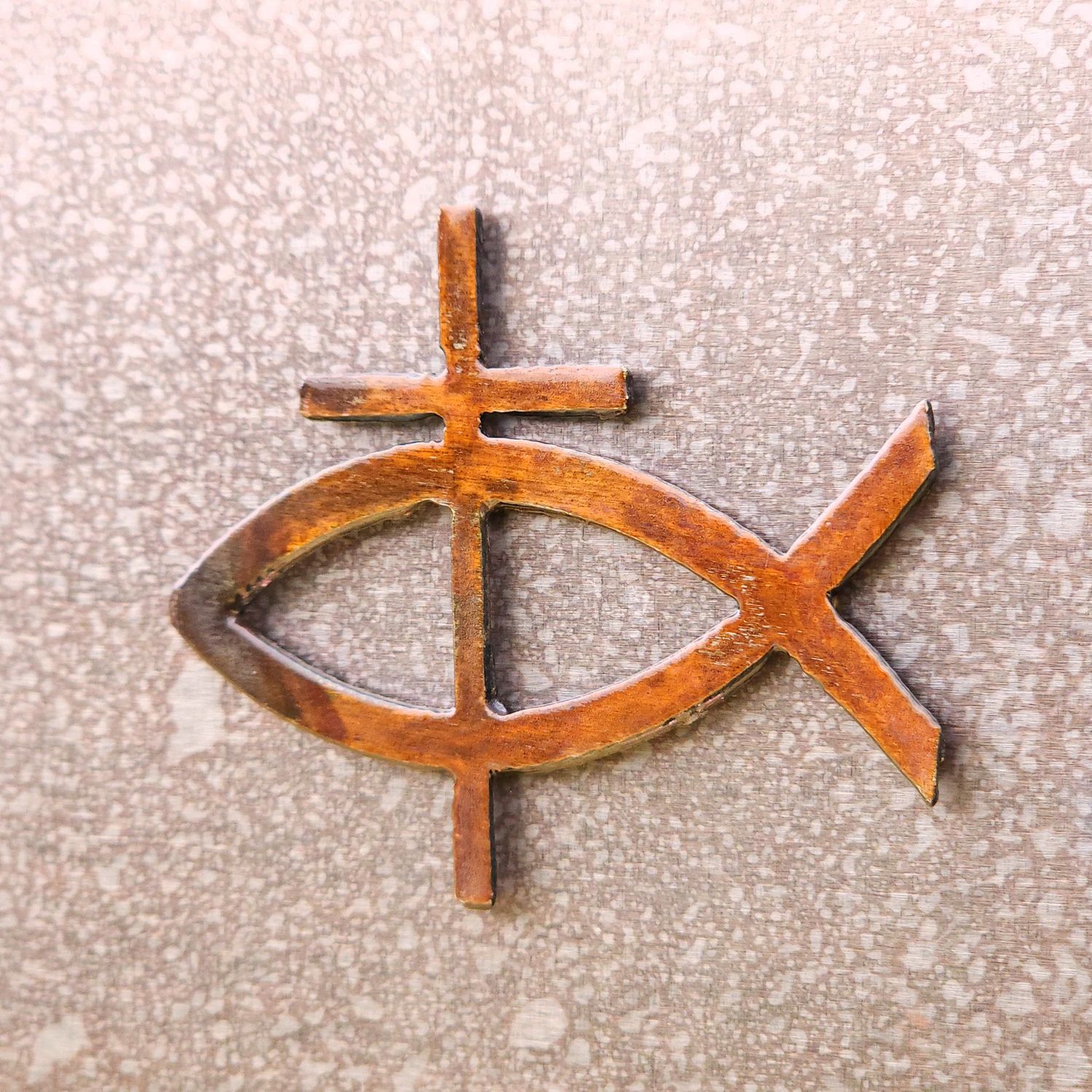 Fish w/ Large Cross Magnet
