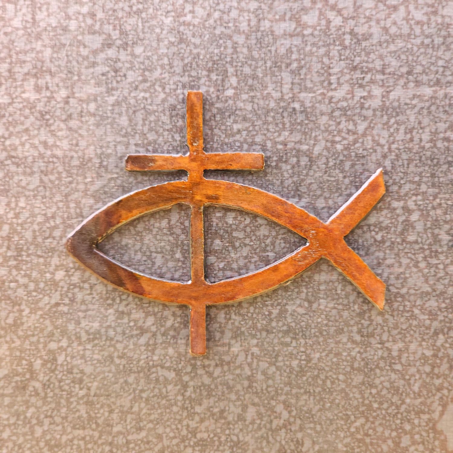 Fish w/ Large Cross Magnet
