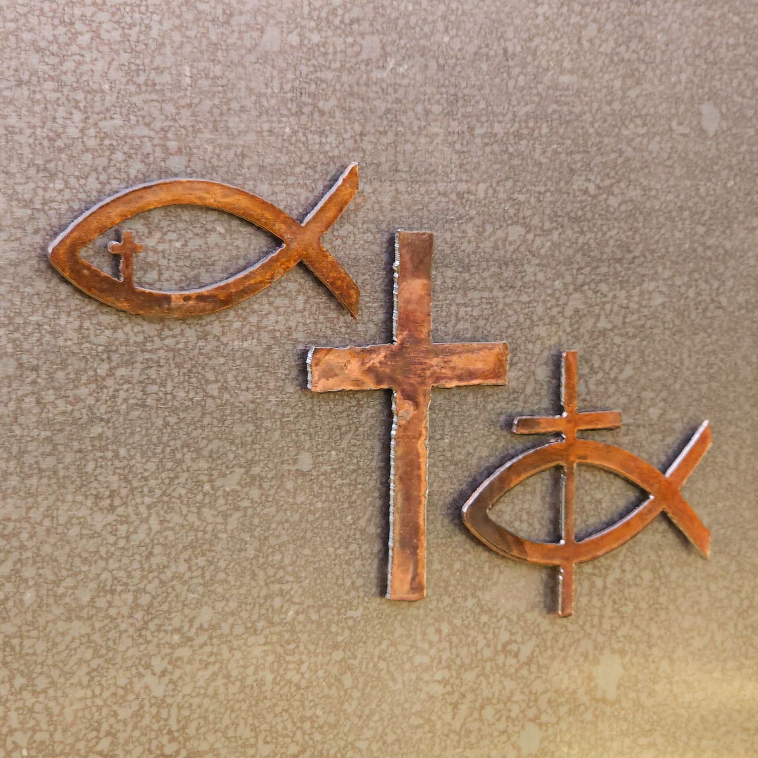 Fish w/ Large Cross Magnet