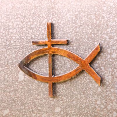 Fish w/ Large Cross Magnet