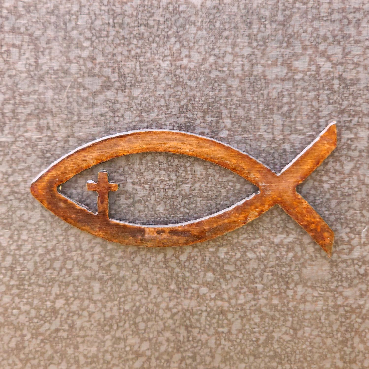 Fish w/ Small Cross Magnet