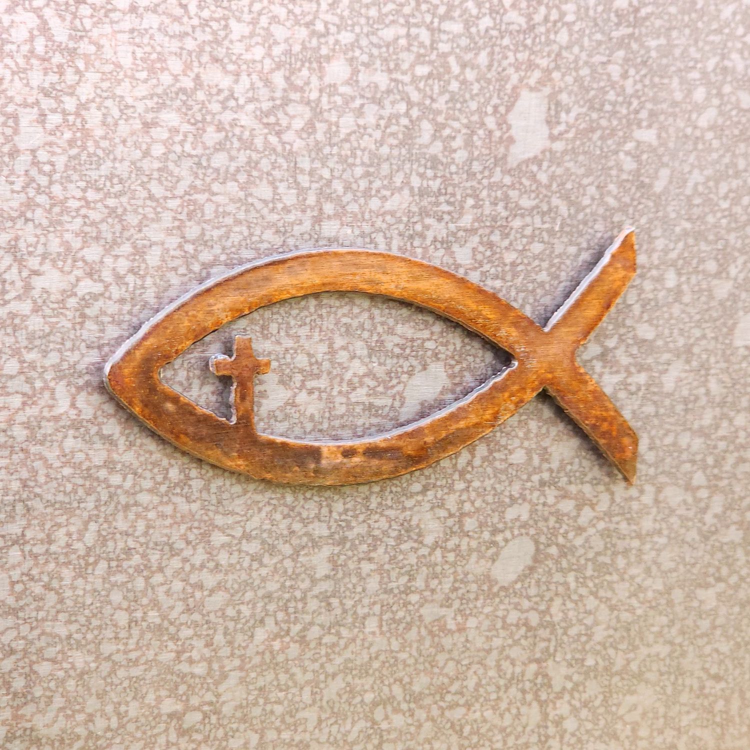 Fish w/ Small Cross Magnet