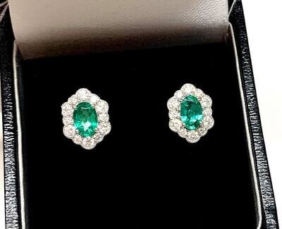 New 18ct White Gold Emerald & Diamond Stud Earrings