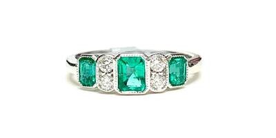 New 18ct White Gold Emerald & Diamond Ring, UK Size N