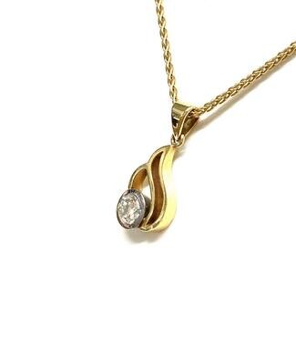 Pre-owned 18ct Yellow Gold Diamond Pendant with 14ct Yellow Gold Chain