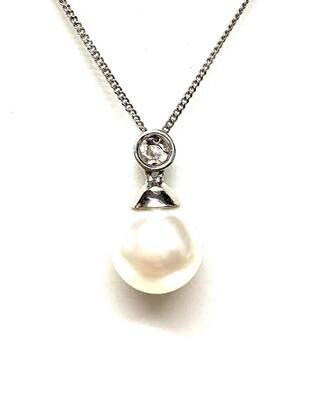 New 9ct White Gold Pearl & Diamond Necklace