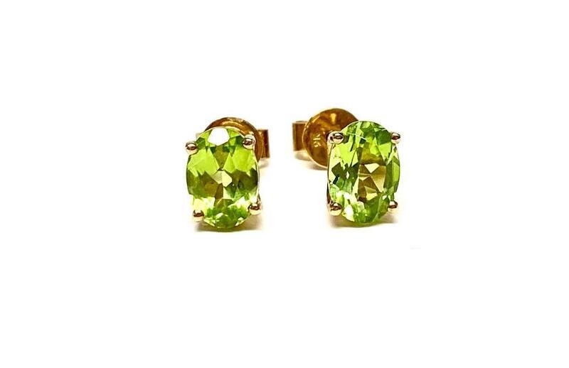 New 9ct Yellow Gold Peridot Stud Earrings