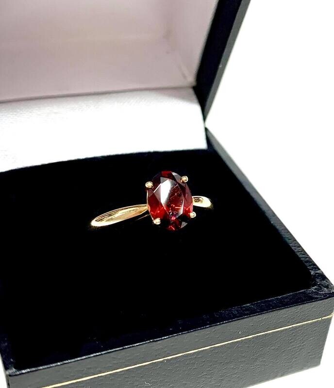 9ct Yellow Gold Garnet Ring UK size L