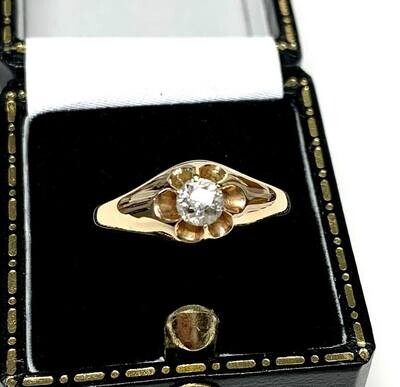 Pre-owned 18ct Yellow Gold Diamond Ring, UK Size P 1/2