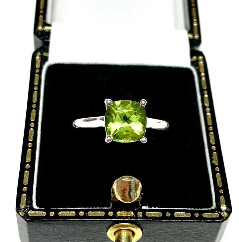 New 9ct Peridot Ring, UK Size L