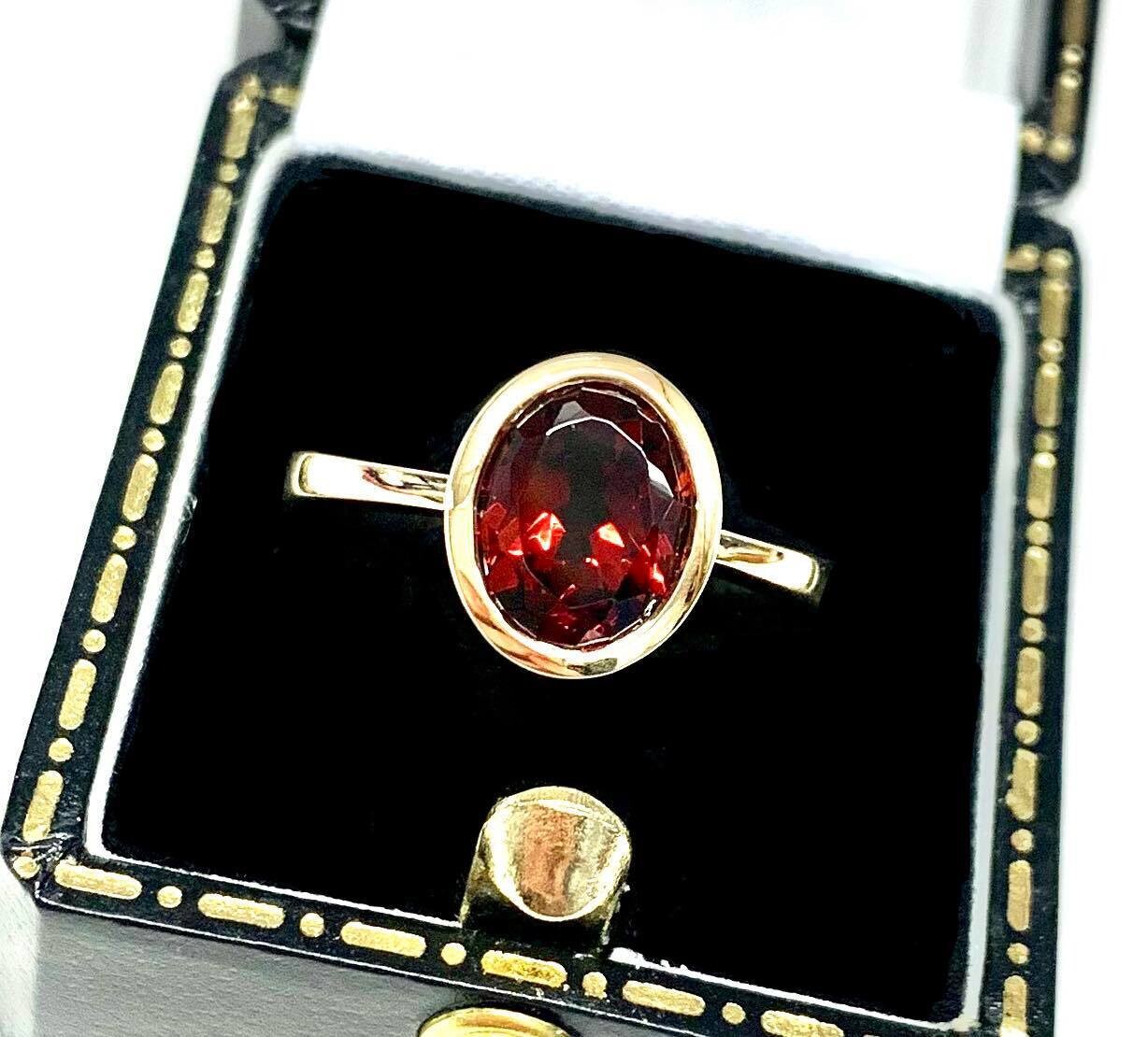 9ct Yellow Gold Garnet Ring UK size M