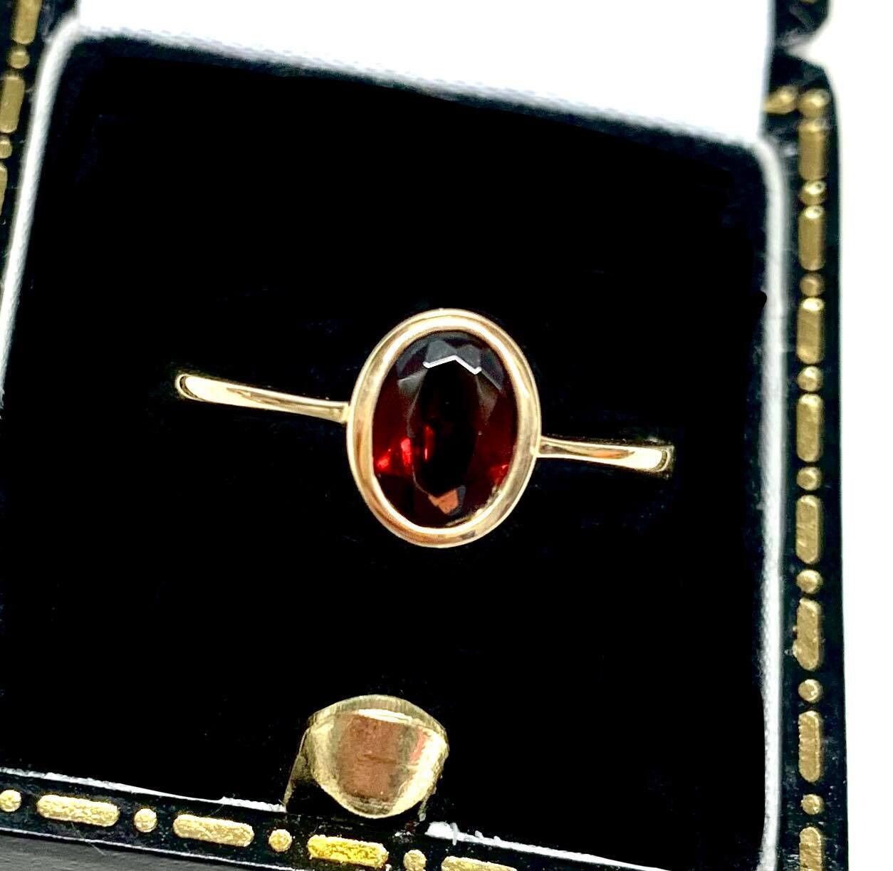 9ct Yellow Gold Garnet Ring, UK Size M