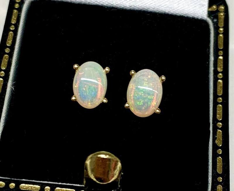 New 9ct Yellow Gold Opal Stud Earrings
