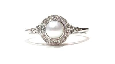 9ct White Gold Pearl and Diamond Ring, UK Size O