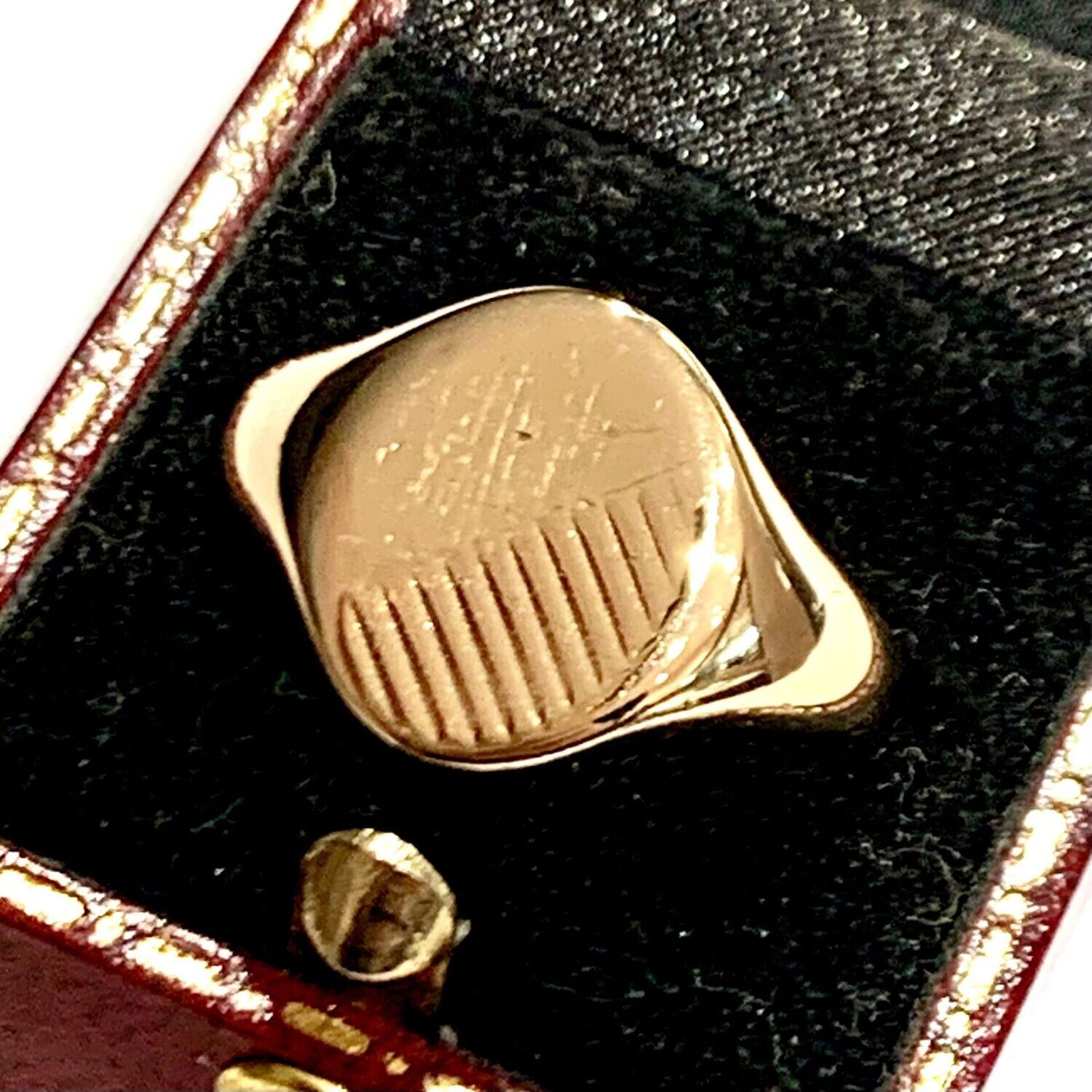 Pre-owned  9ct Yellow Gold Signet Ring