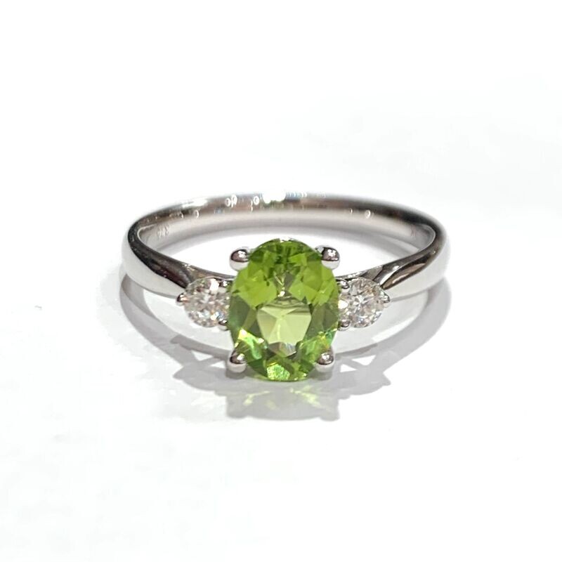 New 9ct White Gold Peridot & Diamond Oval Ring Size O