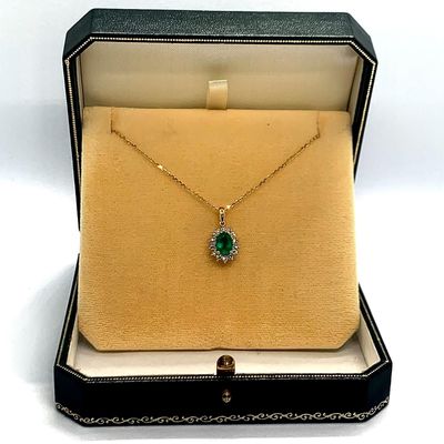New 18ct Yellow Gold Emerald & Diamond Cluster Pendant