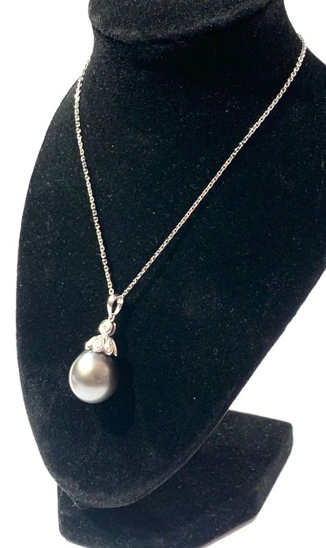 New 18ct White Gold Silver Pearl & Diamond Pendant