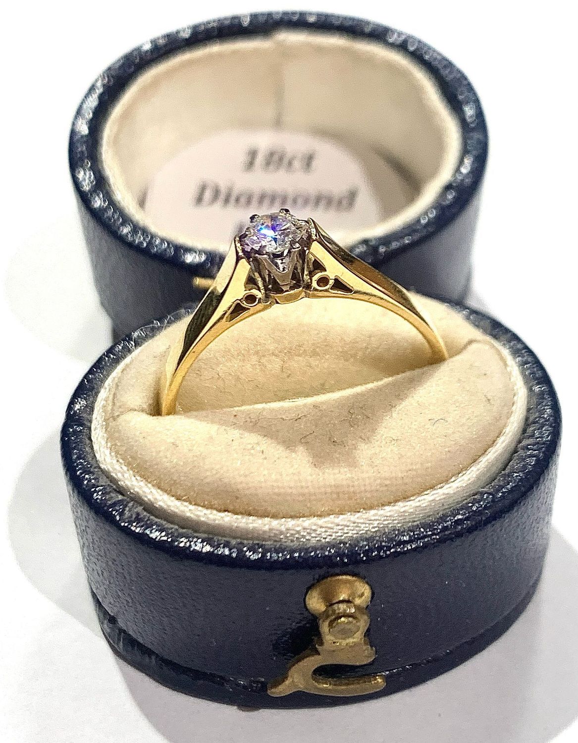 18ct 0.15ct solitaire diamond ring