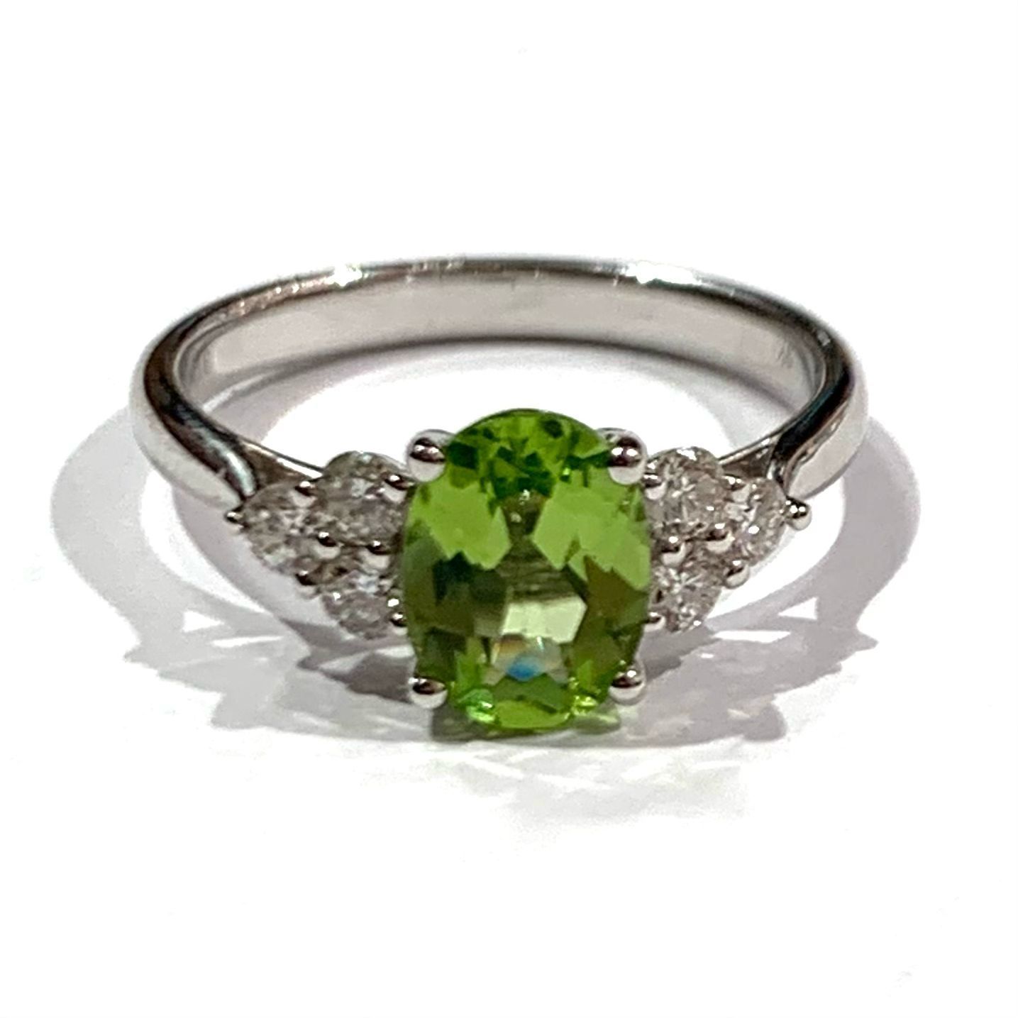 New 9ct White Gold Peridot and Diamond RIng, UK Size L