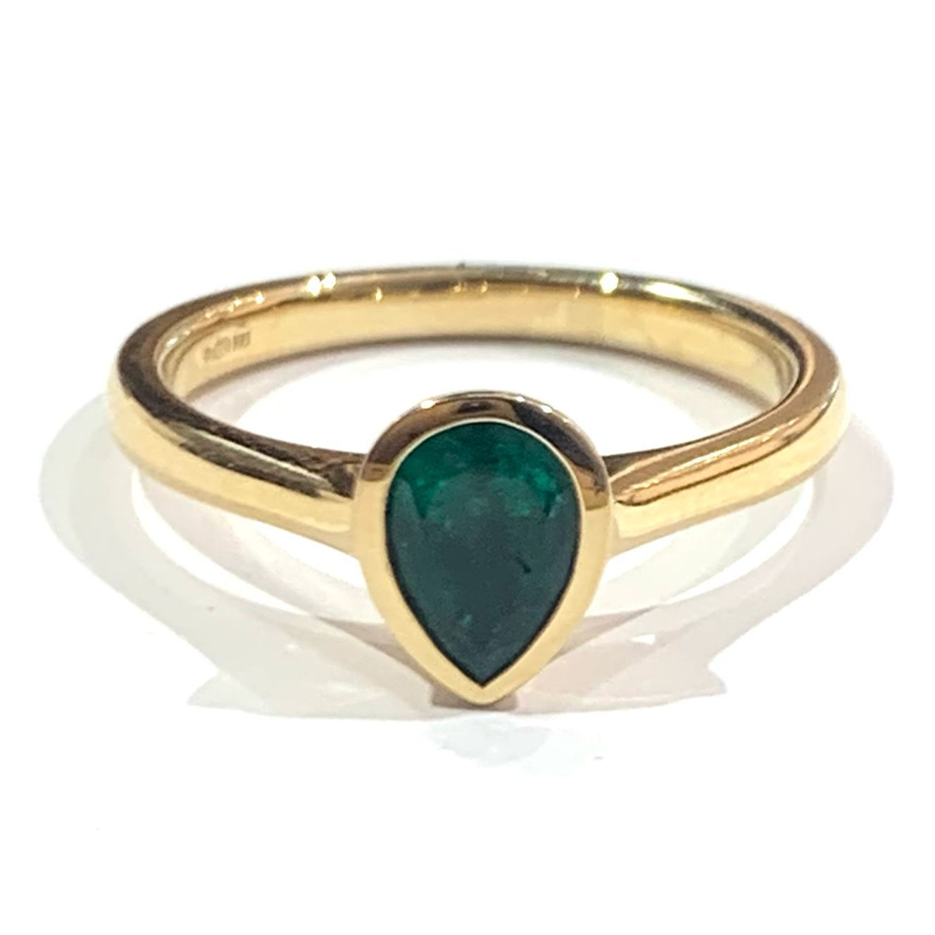 New 18ct Yellow Gold Emerald Ring, UK Size M 1/2