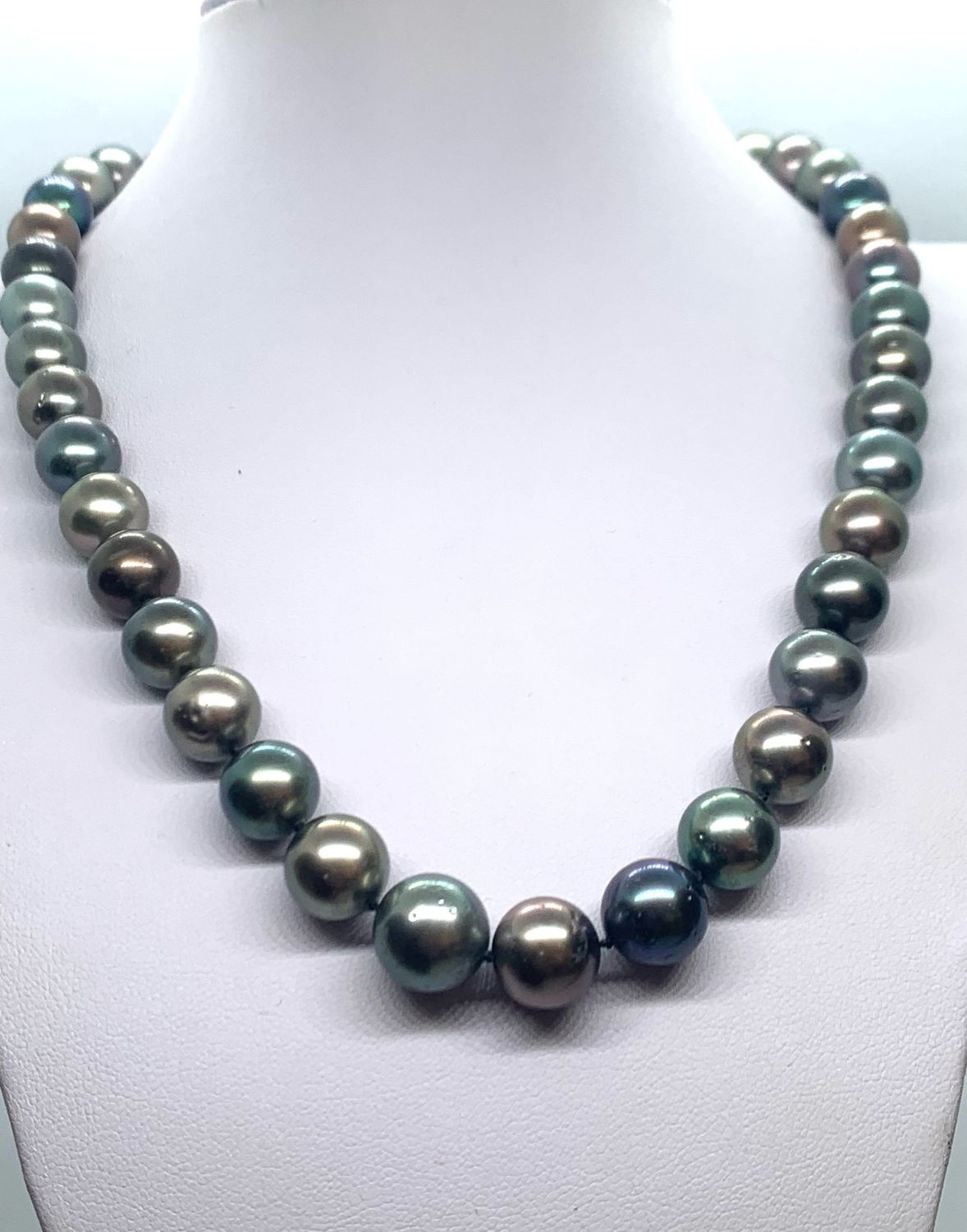 New 18ct White Gold Multi Colour South Sea Pearl Necklace New 18ct White Gold Multi Colour South Sea Pearl Necklace
