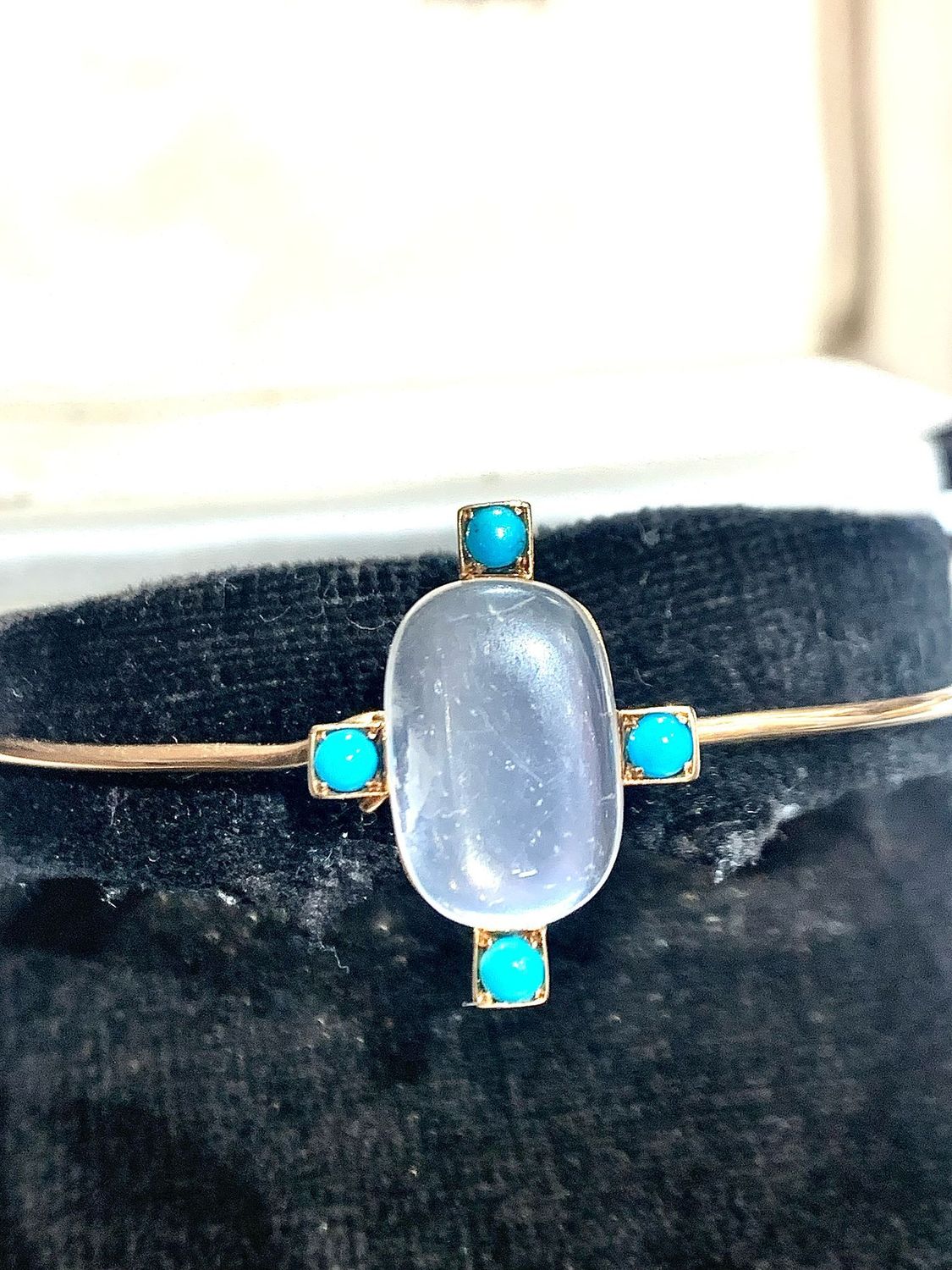 Antique 9ct yellow gold moonstone and turquoise bangle. Antique 9ct yellow gold moonstone and turquoise bangle.