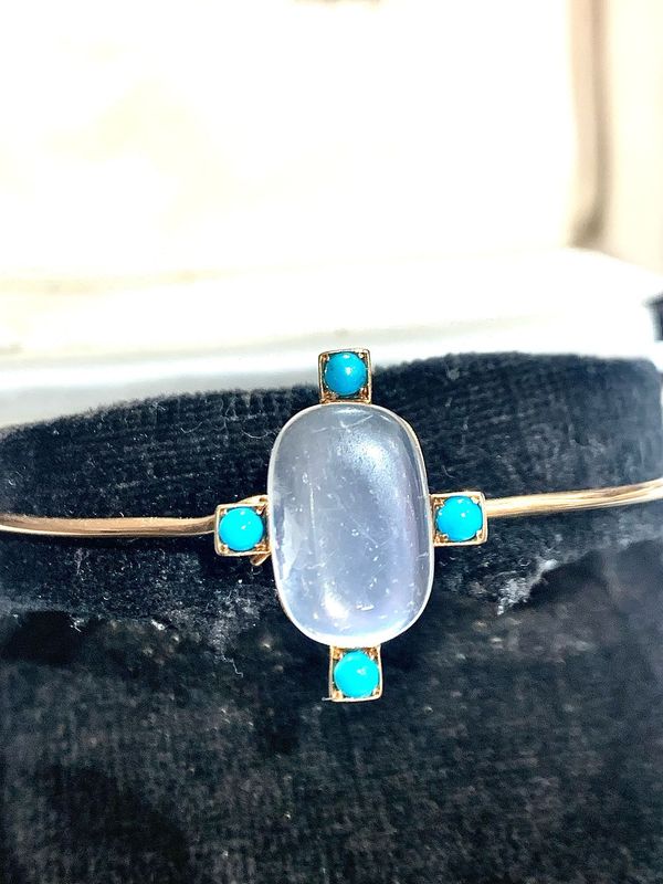 Antique 9ct yellow gold moonstone and turquoise bangle. Antique 9ct yellow gold moonstone and turquoise bangle.