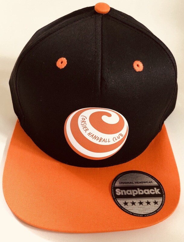 Casquette noire avec logo orange