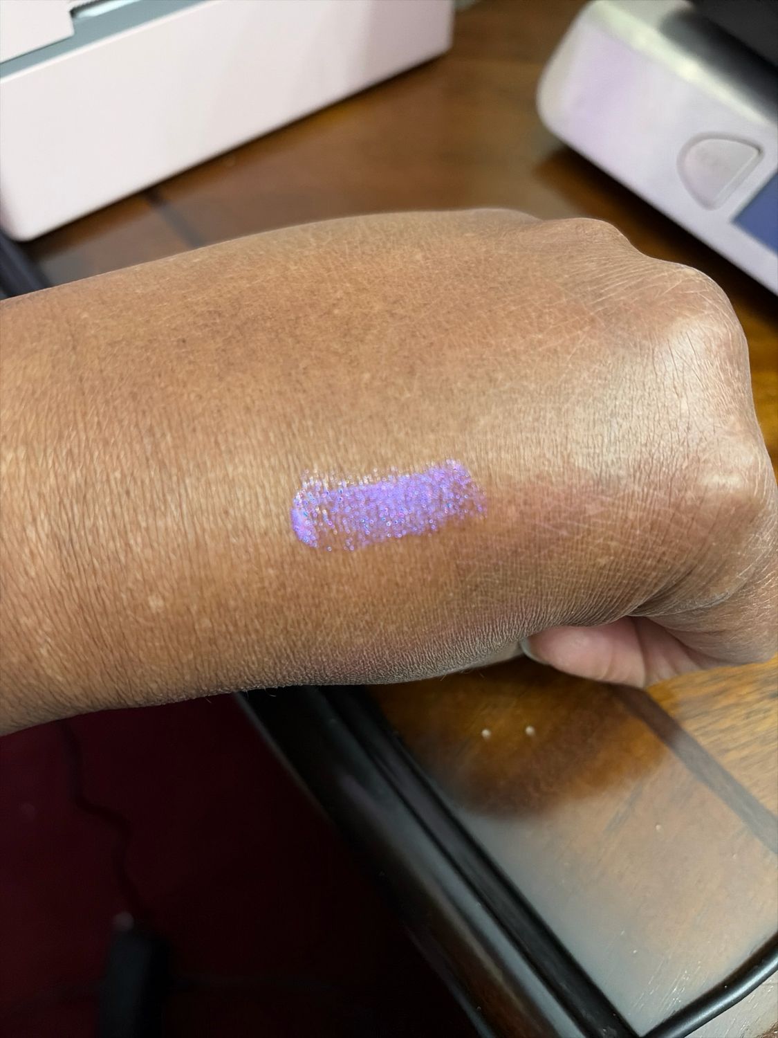 Non-sticky lipgloss In Lalique