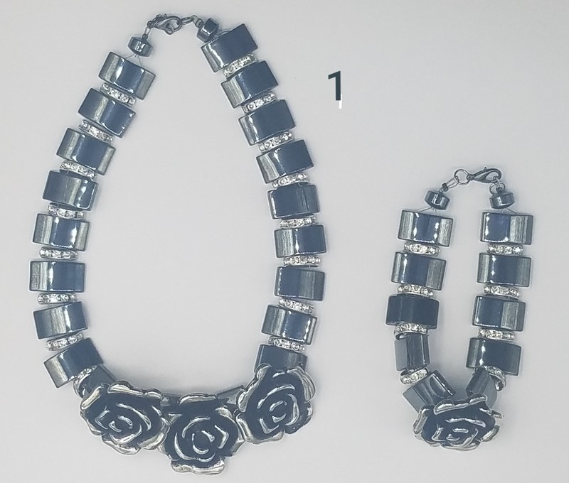 Black Short necklace and bracelet sets