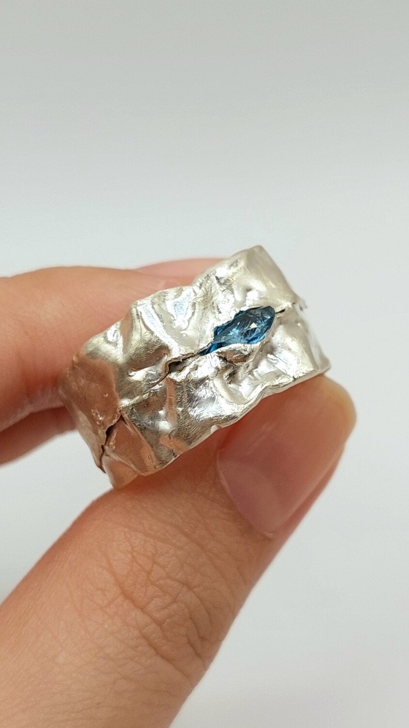 FRACTURED RING
