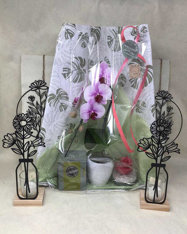 ?Orchidée Swann rose, une bougie parfumée et une rose éternelle.