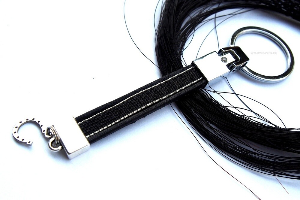 Leather and horsehair keychain, pattern 
