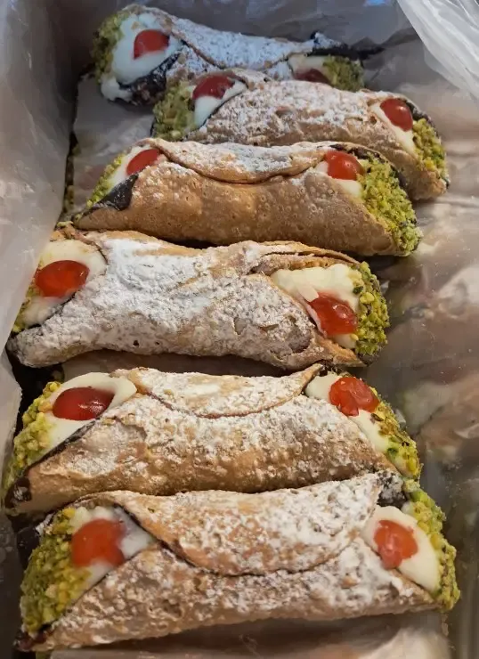 Large Ricotta Cannoli – 16pcs (110g each) 1.7kg Frozen Italian Cannoli Catering Pack