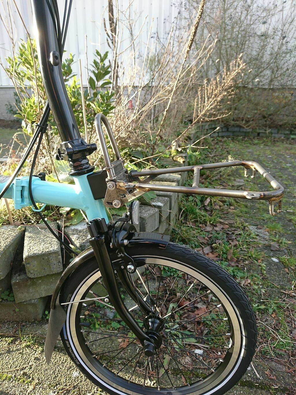 Eerder metaal #Tombstonerack fits the Brompton front carrier block