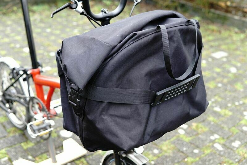 Radical Design waterproof Roll top bag, color: Black