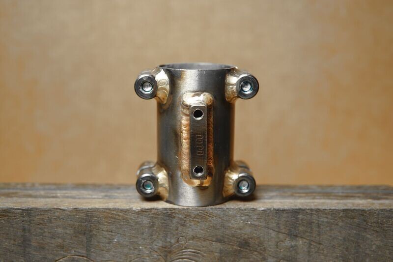 Eerder metaal #Headtubehugger luggage adapter tall  version with 4 bolts, Tig bronze brazed