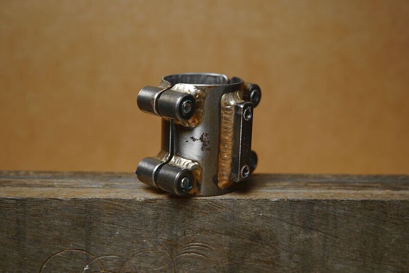 Eerder metaal #Headtubehugger luggage adapter with 4 bolts, Tig bronze brazed
