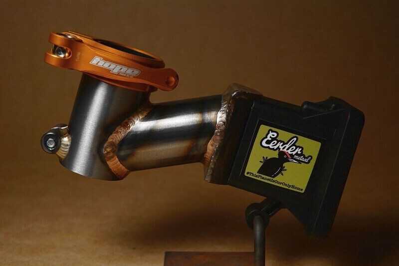 Eerder metaal #Seatposthugger Model 3 luggage adapter with Hope clamp and quick release